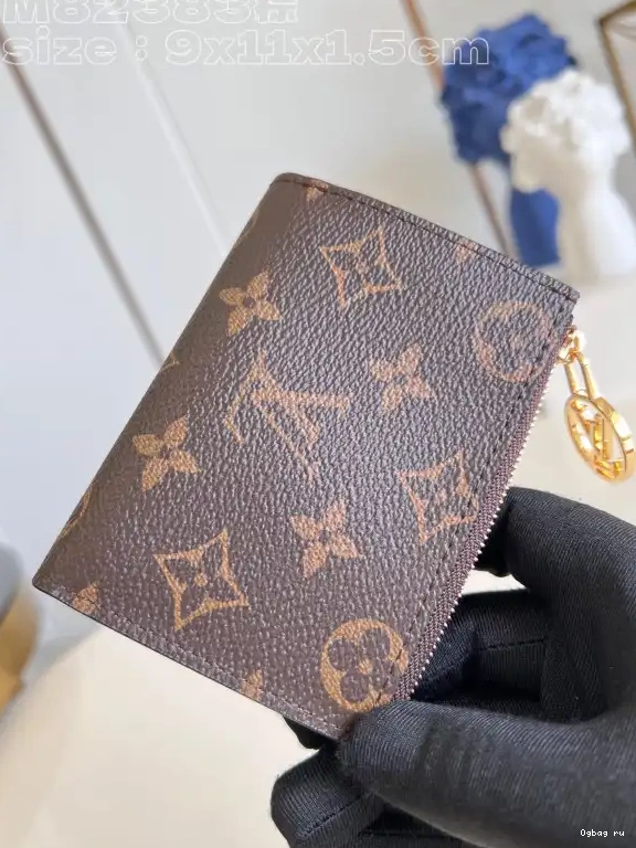 Lisa Louis Wallet Vuitton 0508